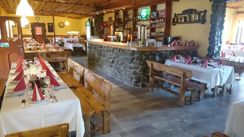 Penzion Jaros Popuvky Buitenkant foto